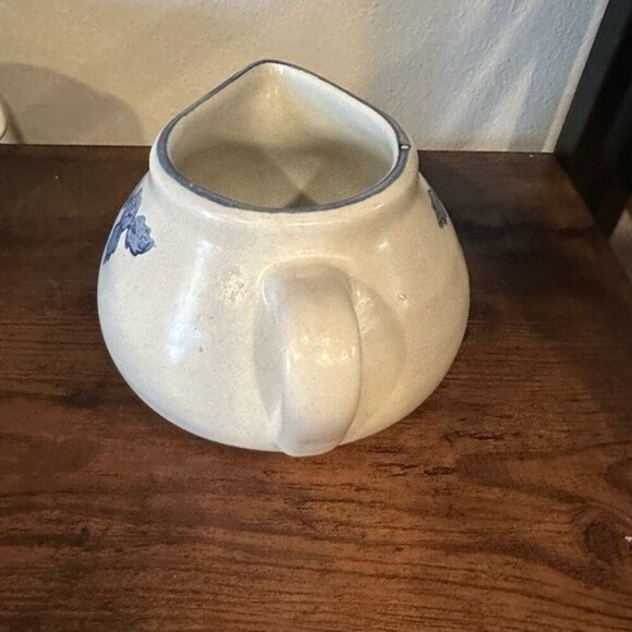 Pfaltzgraff Yorktowne‎ Ceramic Wide Serveware Creamer Pitcher Gravy Boat - Picture 3 of 4